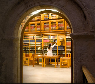 Biblioteca de Silos. Estanteras